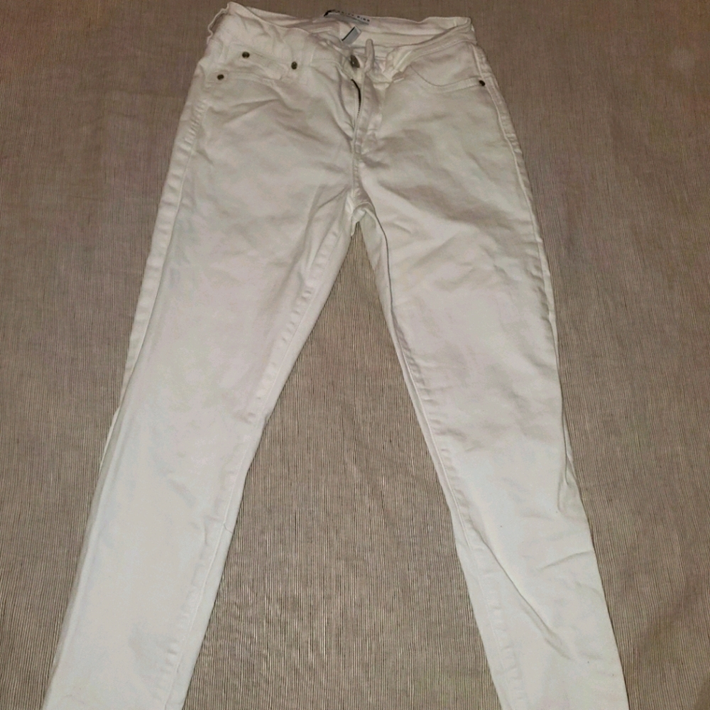 White jeans, denim pants